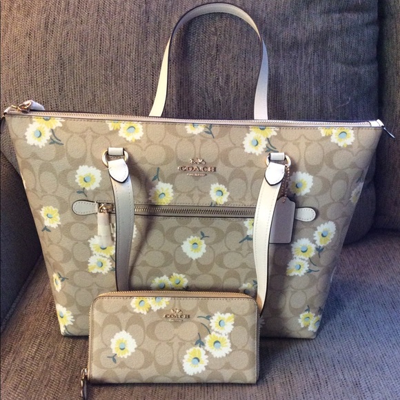 Coach Handbags - Coach Daisy Tote Bag & Wallet New